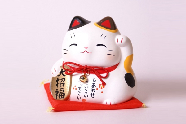 Mèo chiêu tài Maneki Neko biểu tượng may mắn của Nhật Bản