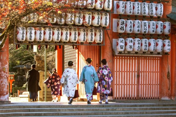 Viếng đền, chùa vào ngày tết ở Nhật đầu năm