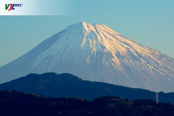 Núi Phú Sĩ nằm ở tại Nhật Bản