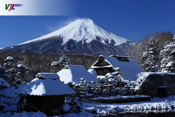 Núi Phú Sĩ Nhật Bản vào mùa đông phủ tuyết trắng xóa