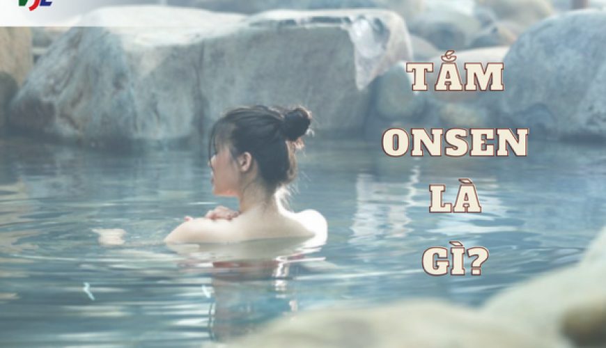 Cô gái tắm onsen