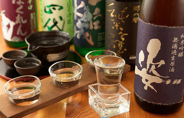 Văn hóa uốn rượu sake trong các bữa tiệc tại Nhật