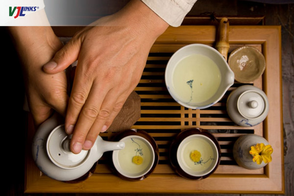 Cách rót trà trong văn hóa trà đạo Nhật Bản