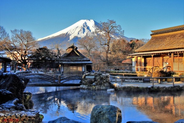 Làng cổ Oshino Hakkai nằm ngay dưới chân núi Phú Sĩ linh thiêng