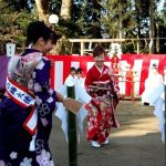 Hanetsuki là trò chơi dân gian của Nhật Bản thường được chơi vào dịp đầu năm mới
