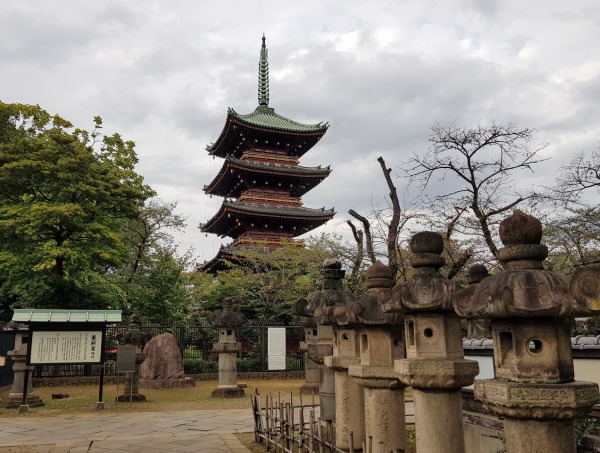 Chùa Kaneiji cổ điển, với tòa tháp 5 tầng vẫn còn nguyên vẹn