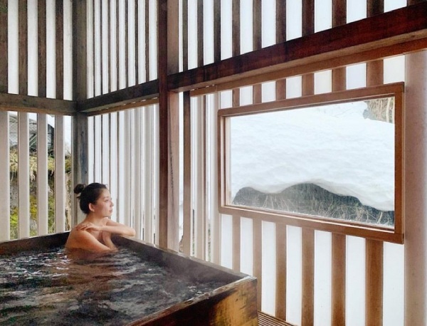 Suối nước nóng Ginza mang đến trải nghiệm tắm onsen độc đáo