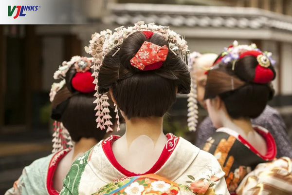 Kiểu tóc búi truyền thống của các cô nàng Geisha