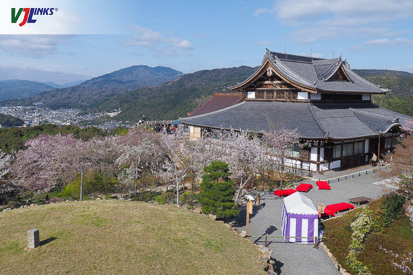 Chiêm ngưỡng toàn cảnh Kyoto khi đứng trên đồi Shogunzuka