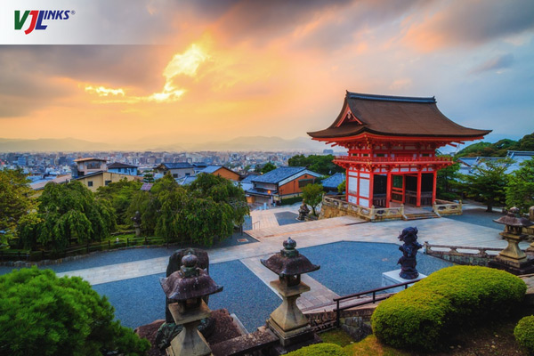 Ngắm nhìn toàn cảnh cố đô Kyoto Nhật Bản tại chùa Kiyomizu-dera