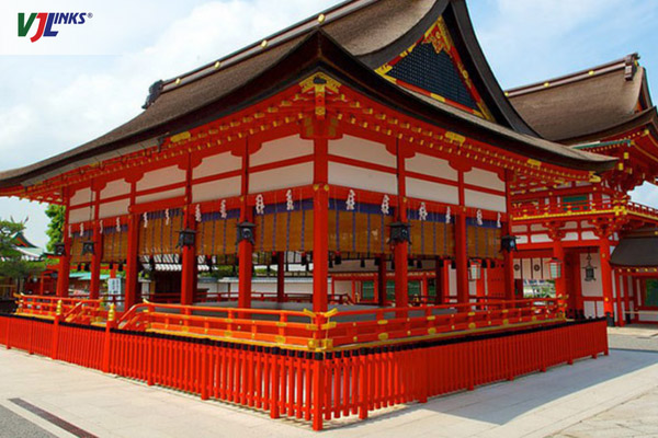 Khu vực thờ phụng các vị thần ở đền Nhật Bản