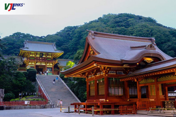 Đền Tsurugaoka Hachiman nổi tiếng với kiến trúc cổ xưa