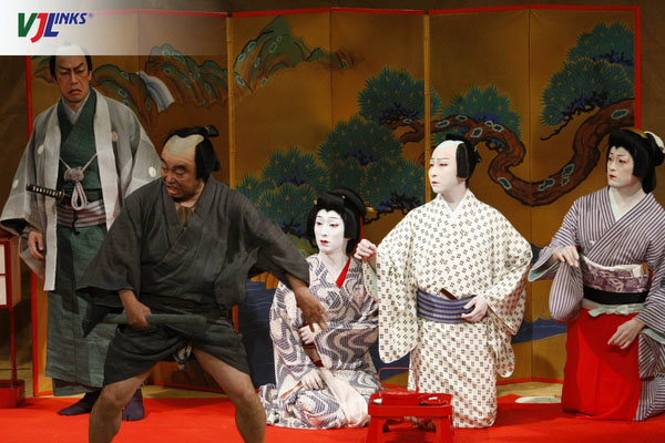 Kabuki thường đề cập đến sự mâu thuẫn giữa đạo đức và tình cảm con người