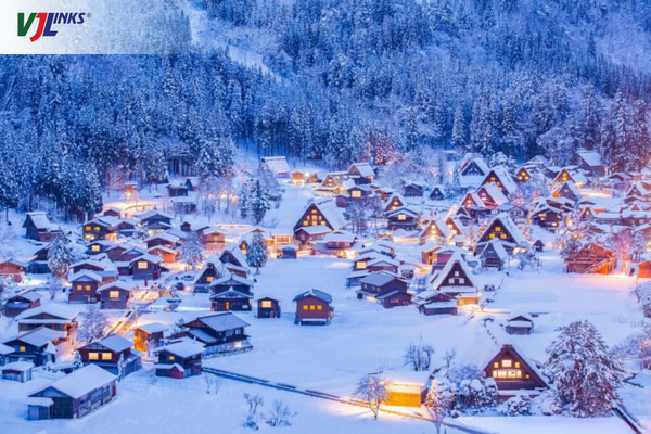 Ngôi làng Shirakawago được bao phủ trong tuyết trắng