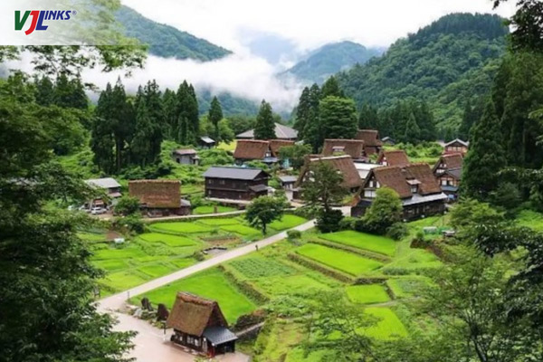 Khung cảnh yên bình và thơ mộng tại ngôi làng cổ Nhật Bản Ainokura