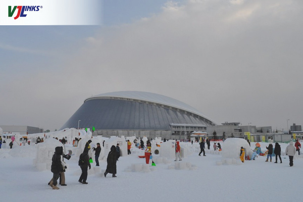 Lễ hội tuyết diễn ra ở sân vận động Tsudomu