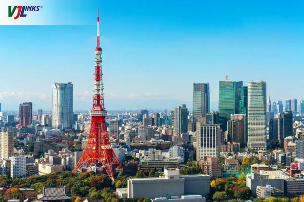 Tokyo Tower nổi bật với 2 tông màu chủ đạo là trắng và cam