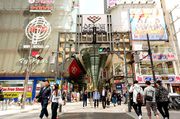 Shinsaibashi Suji là khu mua sắm sầm uất nhất Osaka
