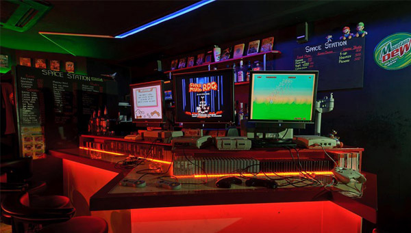 Space Station mô hình quán bar với nhiều trò chơi điện tử