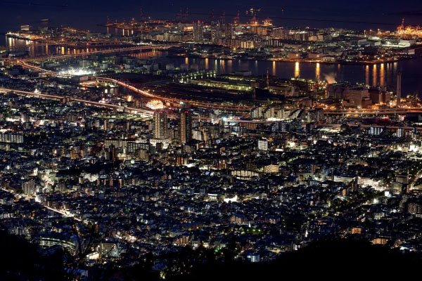 Thưởng ngoạn vẻ đẹp lung linh của thành phần biến Kobe từ đỉnh tháp