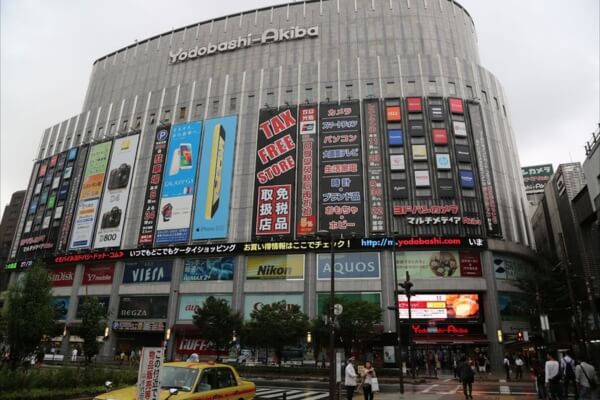 Yodobashi Akiba thu hút đông đảo du khách đến tham quan và mua sắm