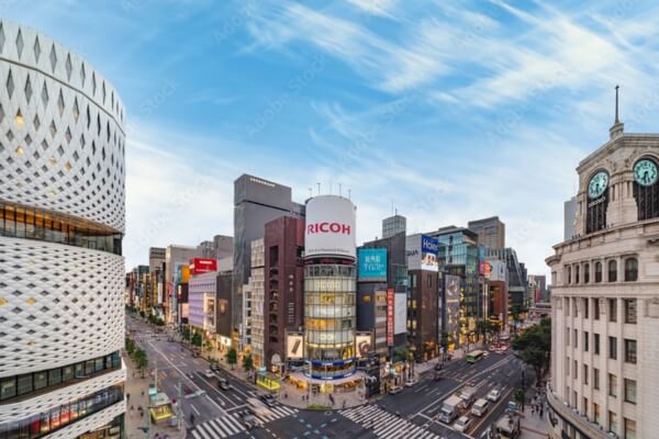 Bầu không khí sôi động và náo nhiệt của Ginza 4-Chome